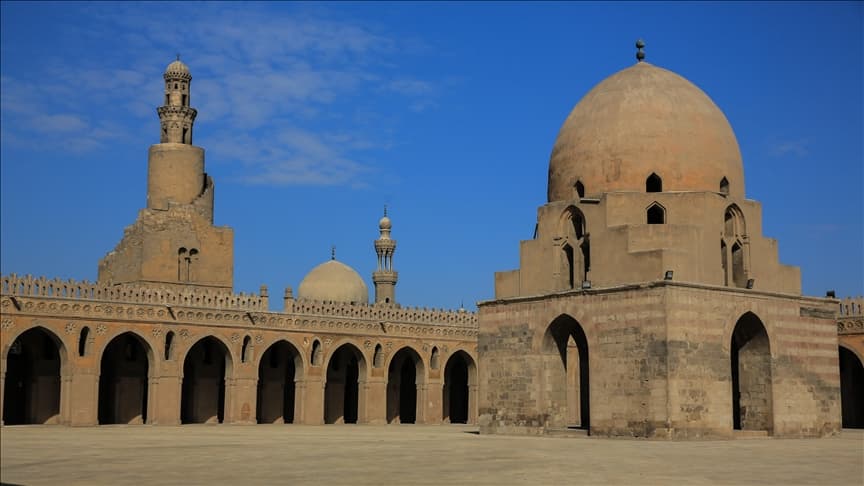 مسجد أحمد بن طولون: تحفة معمارية إسلامية تتحدى الزمن
