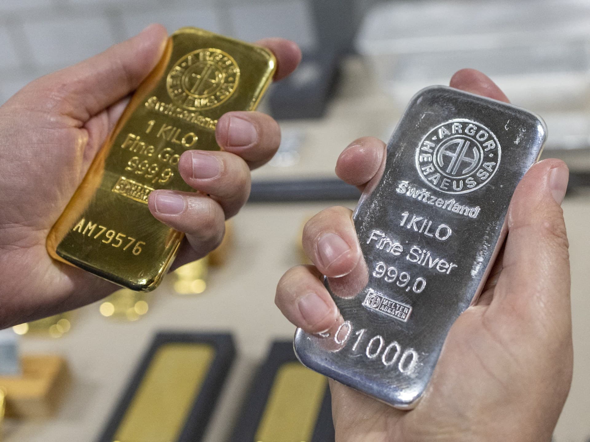 الذهب والفضة نحو مستويات قياسية: تحليل الأسواق العالمية