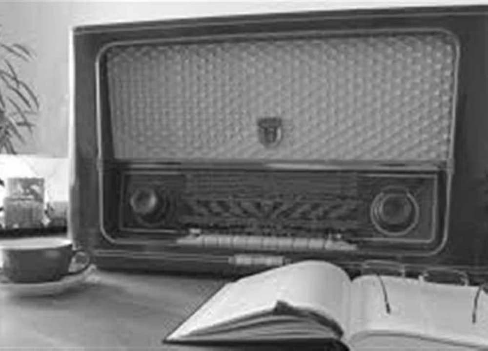 أيقونات القرآن في عصر المنصات الرقمية: هل تحافظ الإذاعة على مكانتها؟