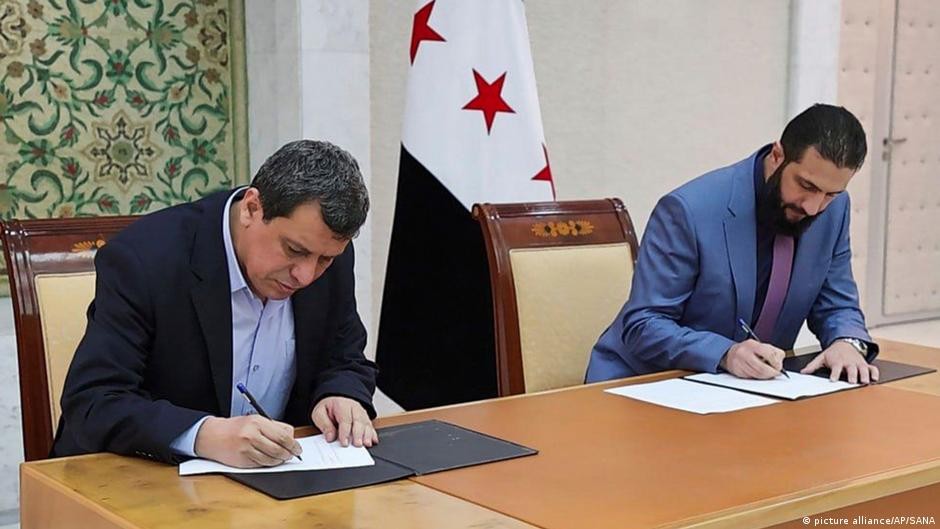 حل قسد ودمجها في مؤسسات الدولة السورية: ترحيب دولي واسع وتفاصيل جديدة حول اللغة الكردية