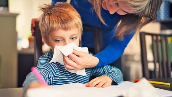 الخانوق عند الأطفال: 7 علامات تحذيرية يجب أن يعرفها الأهل