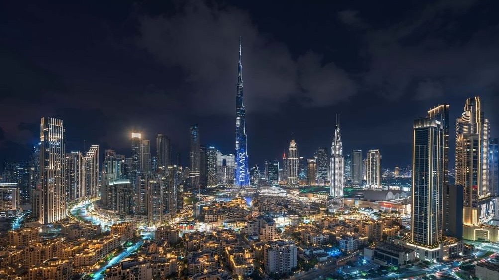 الإمارات تُظهر القيادة الحقيقية: حماية السياح العالقين